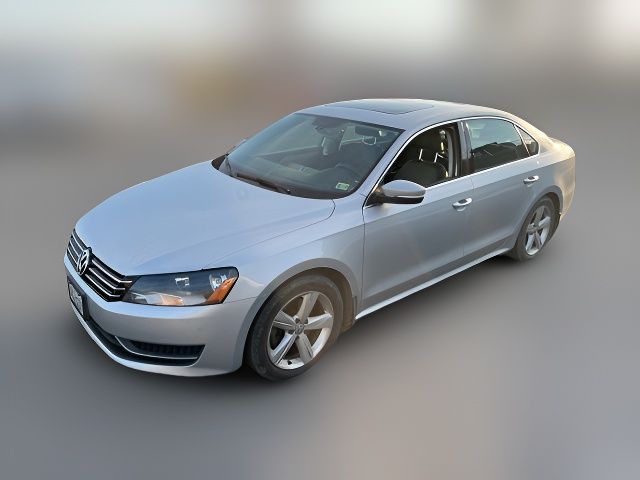 2013 Volkswagen Passat SE Navigation