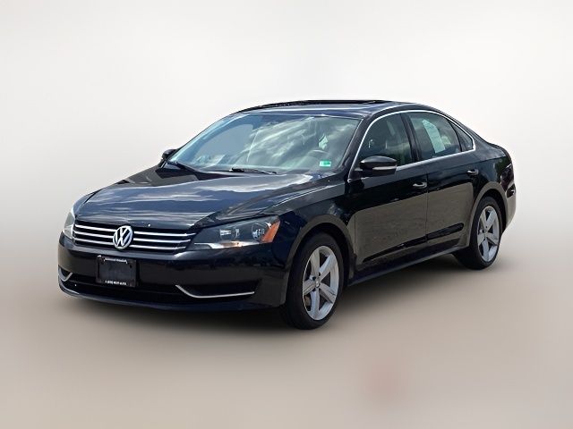 2013 Volkswagen Passat SE Navigation