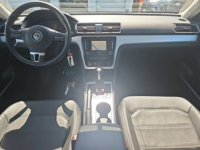 2013 Volkswagen Passat SE Navigation
