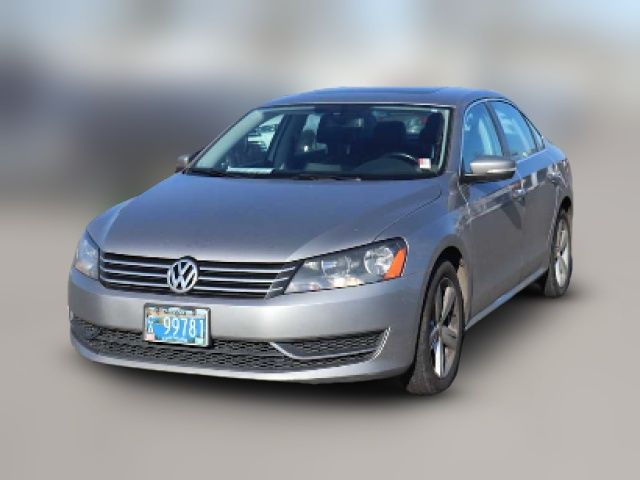 2013 Volkswagen Passat SE Navigation