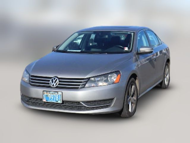 2013 Volkswagen Passat SE Navigation