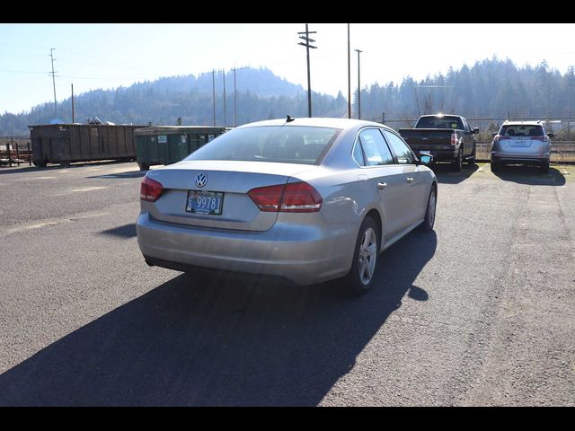 2013 Volkswagen Passat SE Navigation