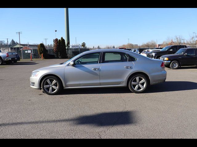 2013 Volkswagen Passat SE Navigation