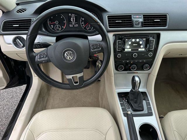 2013 Volkswagen Passat TDI SE Navigation