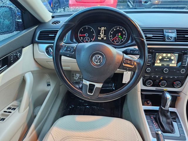 2013 Volkswagen Passat TDI SE Navigation