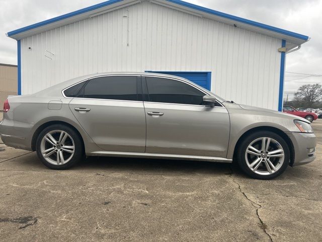 2013 Volkswagen Passat SEL Premium