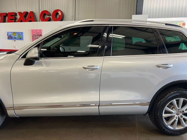 2013 Volkswagen Touareg Sport Navigation