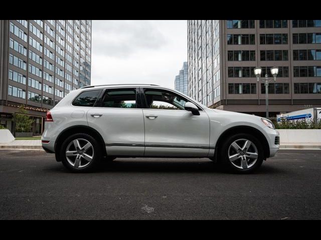 2013 Volkswagen Touareg Lux