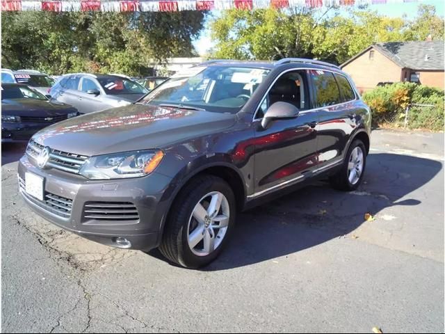 2013 Volkswagen Touareg Lux