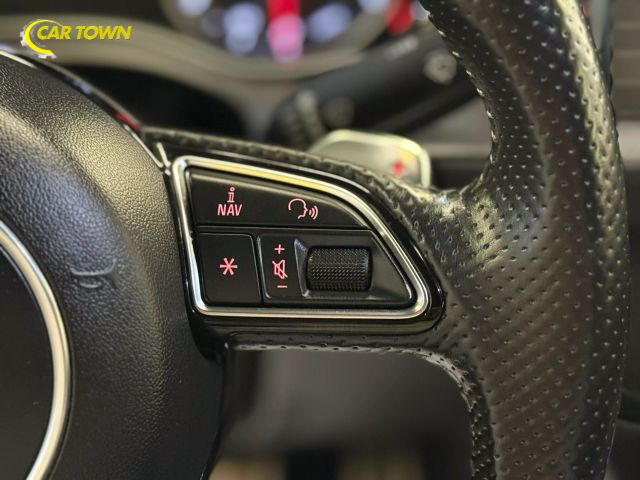Vehicle image 30 of 68
