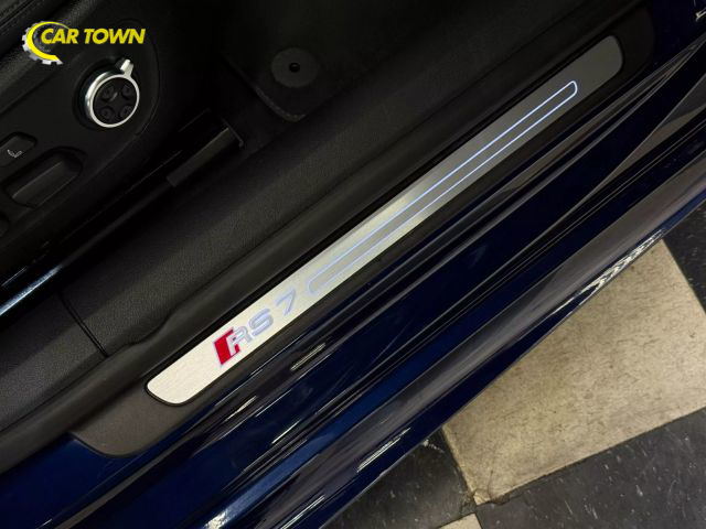 Vehicle image 60 of 68