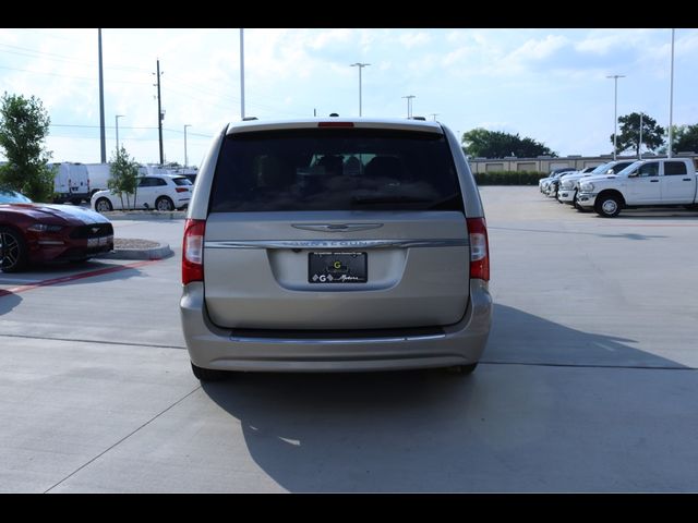 2014 Chrysler Town & Country Touring