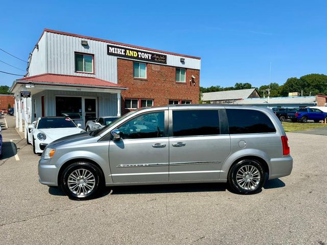 2014 Chrysler Town & Country Touring-L