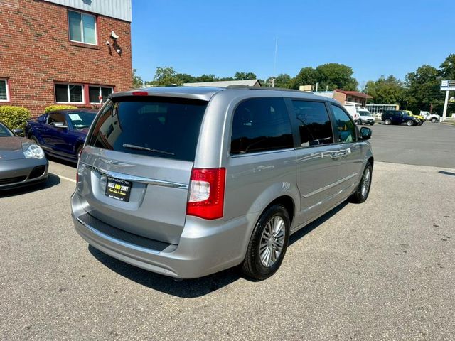 2014 Chrysler Town & Country Touring-L