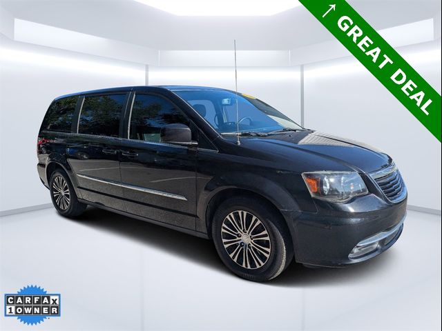 2014 Chrysler Town & Country S