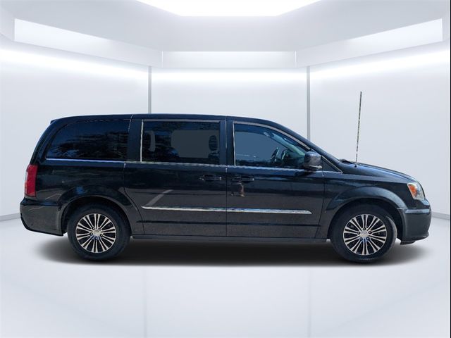 2014 Chrysler Town & Country S