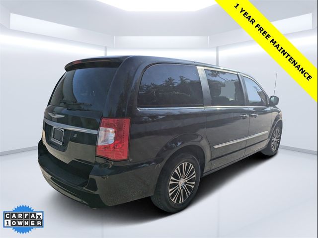 2014 Chrysler Town & Country S