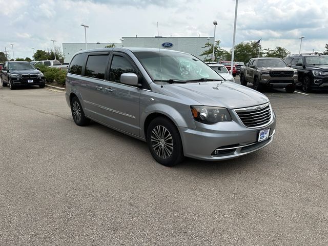 2014 Chrysler Town & Country S