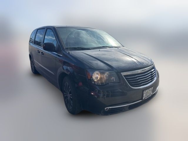 2014 Chrysler Town & Country S