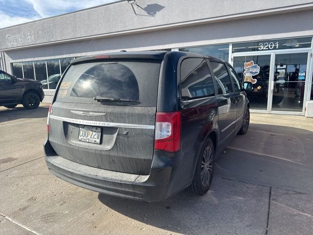 2014 Chrysler Town & Country S