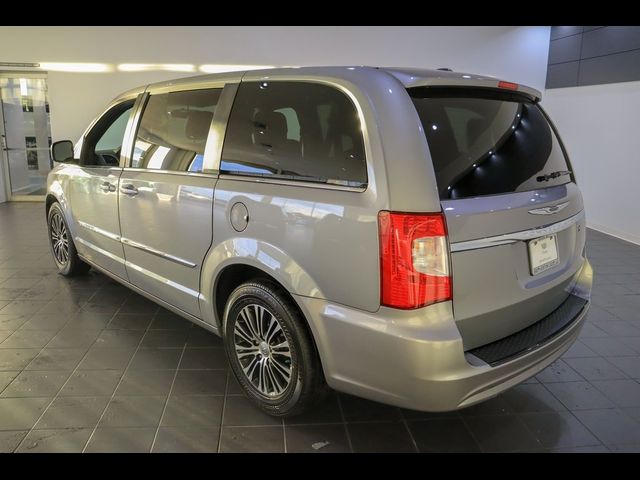 2014 Chrysler Town & Country S