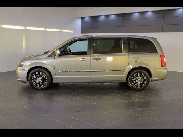 2014 Chrysler Town & Country S