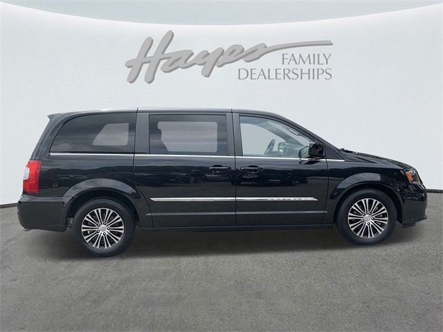 2014 Chrysler Town & Country S