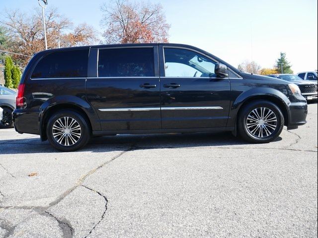 2014 Chrysler Town & Country S