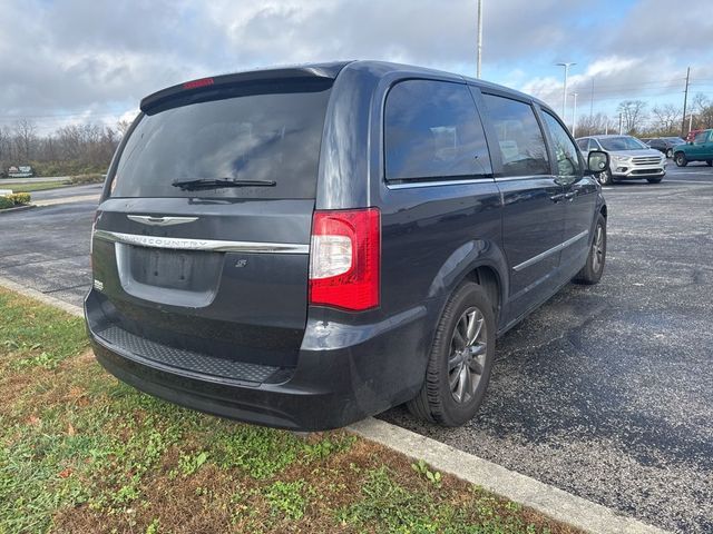 2014 Chrysler Town & Country S