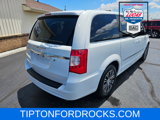 2014 Chrysler Town & Country S