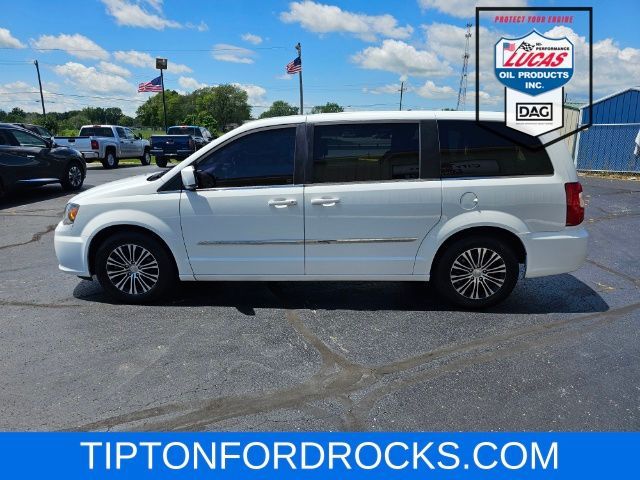 2014 Chrysler Town & Country S