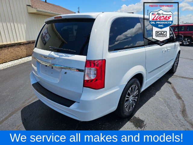 2014 Chrysler Town & Country S