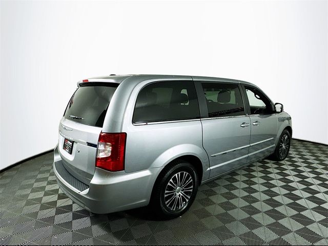 2014 Chrysler Town & Country S