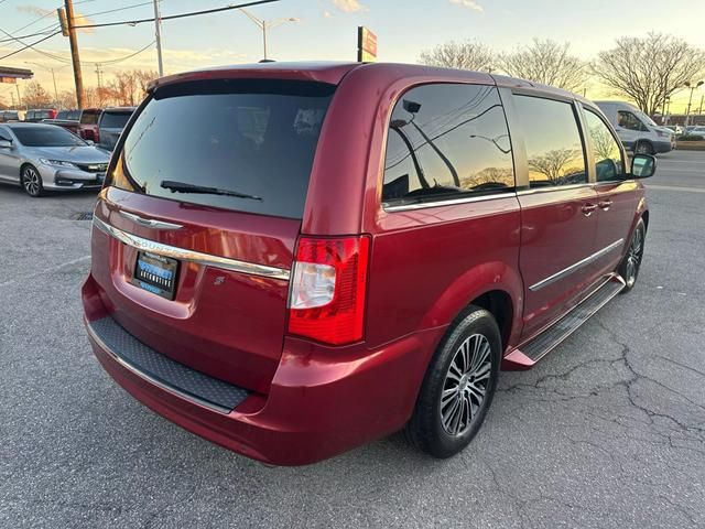 2014 Chrysler Town & Country S