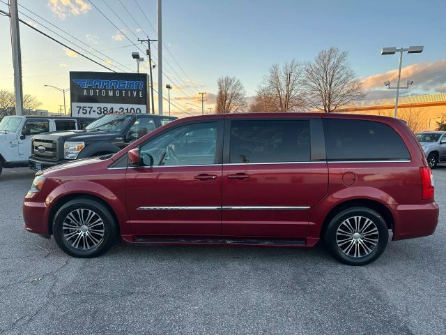 2014 Chrysler Town & Country S