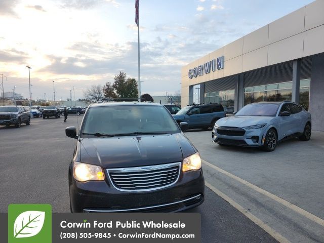 2014 Chrysler Town & Country Touring