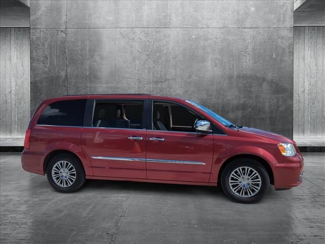 2014 Chrysler Town & Country Touring-L