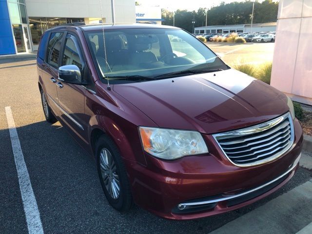 2014 Chrysler Town & Country Touring-L