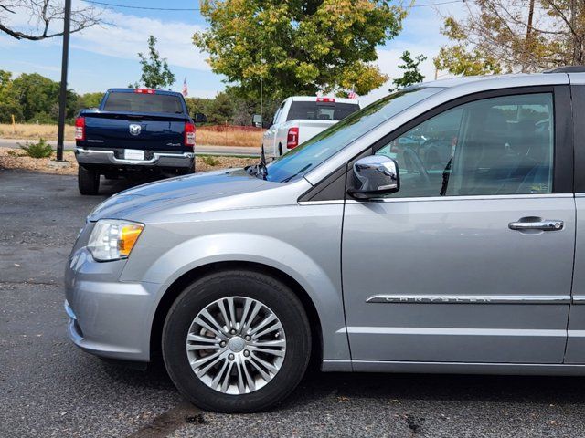 2014 Chrysler Town & Country Touring-L