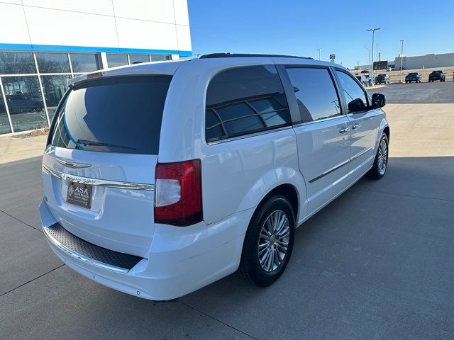 2014 Chrysler Town & Country Touring-L