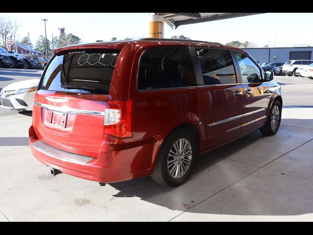 2014 Chrysler Town & Country Touring-L