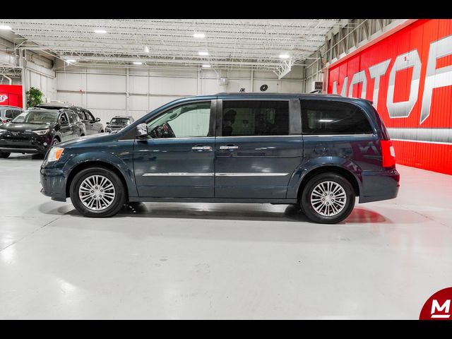 2014 Chrysler Town & Country Touring-L