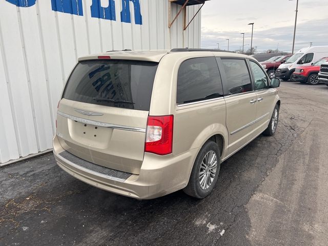 2014 Chrysler Town & Country Touring-L