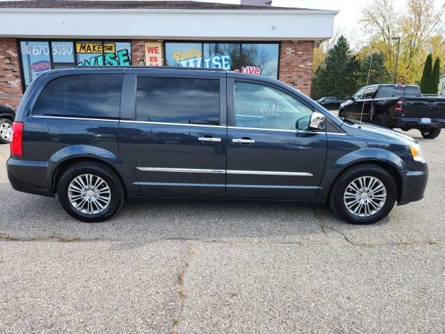 2014 Chrysler Town & Country Touring-L