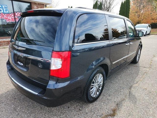 2014 Chrysler Town & Country Touring-L