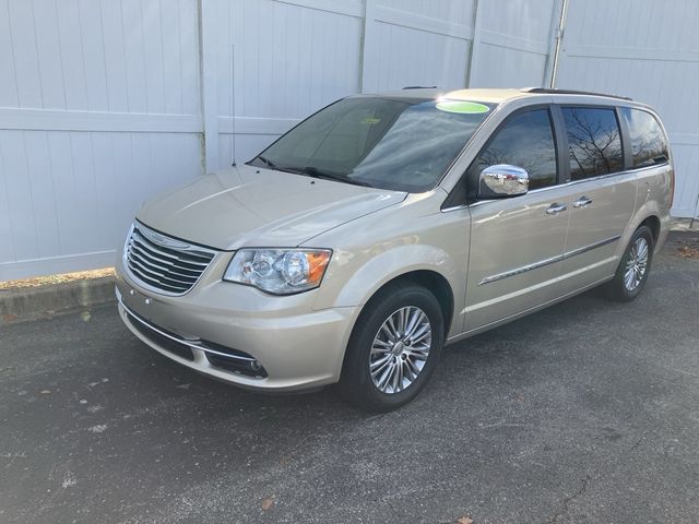 2014 Chrysler Town & Country Touring-L