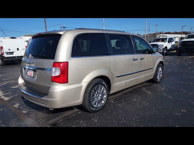 2014 Chrysler Town & Country Touring-L