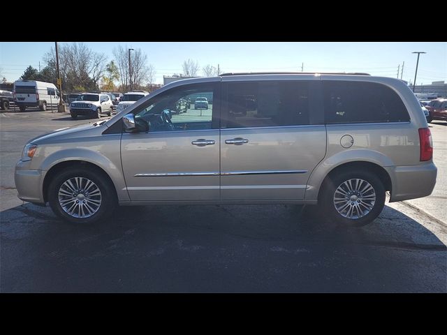 2014 Chrysler Town & Country Touring-L