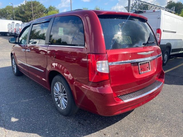 2014 Chrysler Town & Country Touring-L