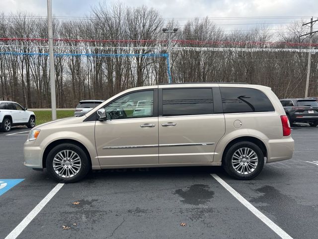 2014 Chrysler Town & Country Touring-L